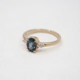 Bague ovale saphir Montana avec diamants couleur champagne