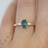 Bague ovale saphir Montana avec diamants couleur champagne