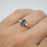 Bague ovale saphir Montana avec diamants couleur champagne