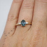 Bague ovale saphir Montana avec diamants couleur champagne