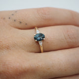 Bague ovale saphir Montana avec diamants couleur champagne